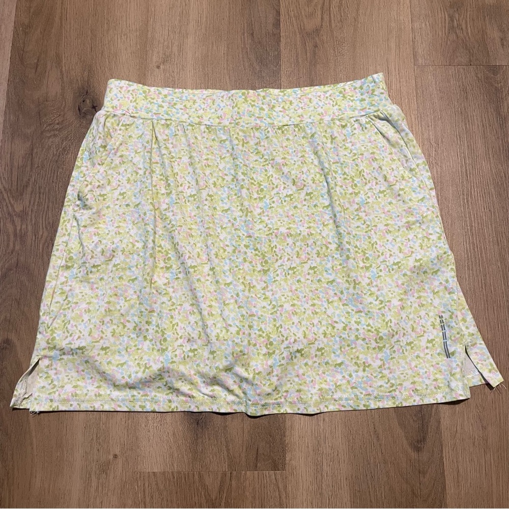 NWOT XPBX Pro Yellow & Green Abstract Floral Skort in Size Large